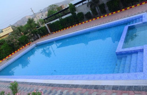 Kishangarh Hotel | OYO Chitvan Farm