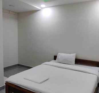 Tambaram Hotel | OYO Flagship 93469 Senthur Murugan