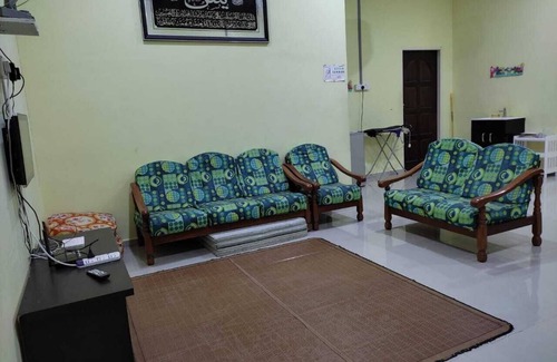 Dungun House | OYO Homes 90600 Ummi Chalet Dungun