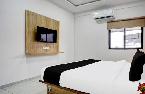 Thaltej Hotel | OYO Hotel Champaign