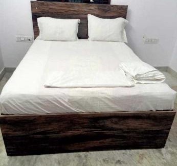 Marhi Hotel | OYO Hotel King Guest House