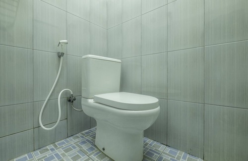 Karawang Timur Hotel | OYO Life 1889 Mbuahpage