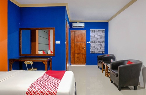 Trenggalek Hotel | OYO Life 2966 Hotel Atriaz