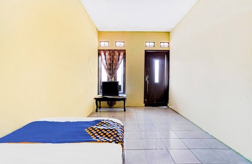 Sumedang Hotel | OYO Life 90701 Kost Syariah Deris