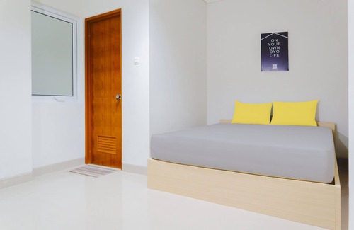 Karawang Timur Hotel | OYO Life 92936 Kost Teteh Erni Karawang