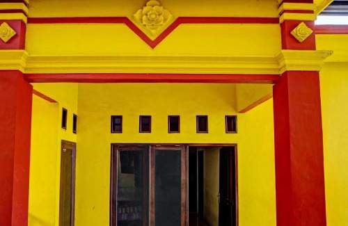 Lamongan Hotel | OYO Life 93036 Eddy Homestay Syariah