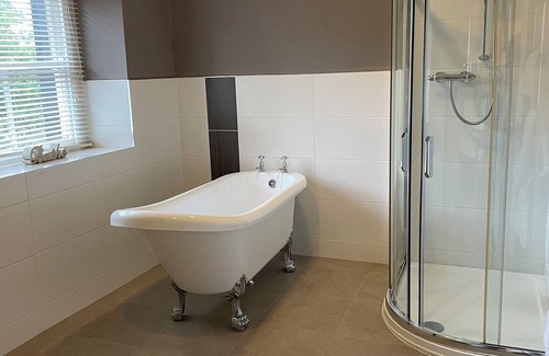 Clapham Hotel | OYO New Inn Hotel