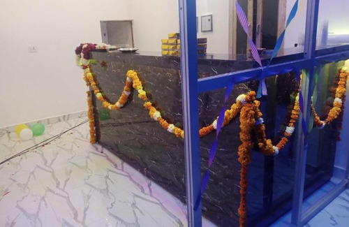 Auraiya Hotel | OYO The Bluemoon