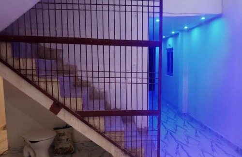 Auraiya Hotel | OYO The Bluemoon