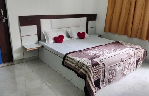 Hasanpur Hotel | OYO Welcome Stay Hotel
