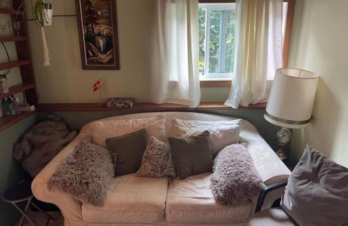 Powell River Apartment | Oysterbeds offers our Oyster Suite