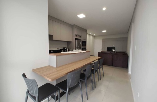 Meia Praia Apartment | Pé na Areia - 50m Praia - 11 km Beto Carrero