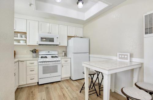 Oceano House | Pacific Plaza #410 - Pacific Coast Hideaway - 1BdrmUp-K