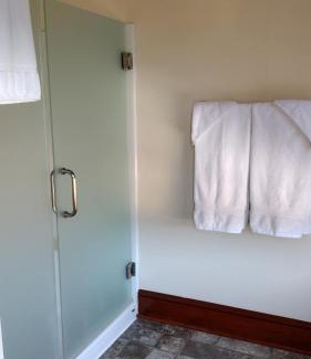 Downtown Skagway Hotel | Pack Train Inn