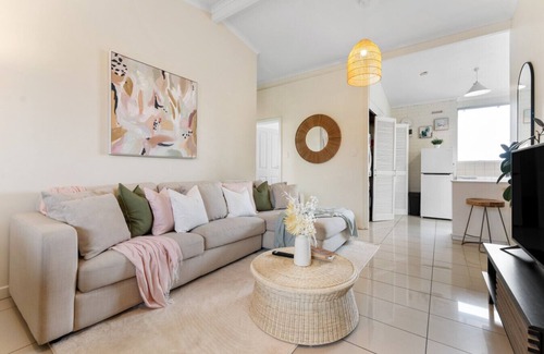 Glenelg South Apartment | Pad Off Pier - 2BR, Wifi