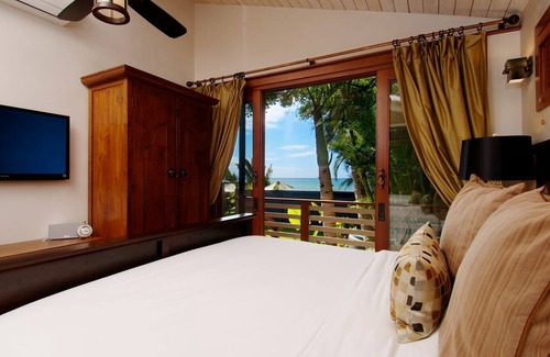 Paia House | Paia Inn - 3 Bedroom Ocean Front Beach House