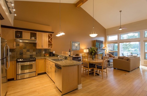 Madeira Park Resort | Painted Boat Resort