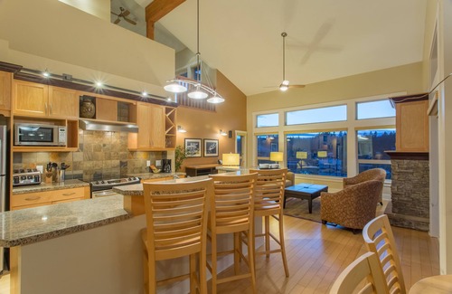 Madeira Park Resort | Painted Boat Resort