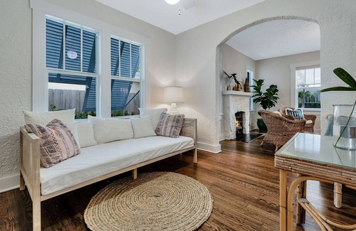 Bel Air House | Palm Beach Bungalow - Close to the Beaches!