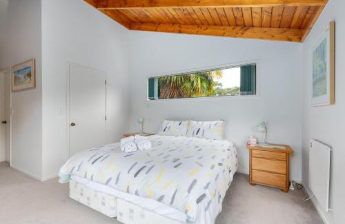 Ostend Bed & Breakfast | Palm Beach Waiheke Tranquil B&B