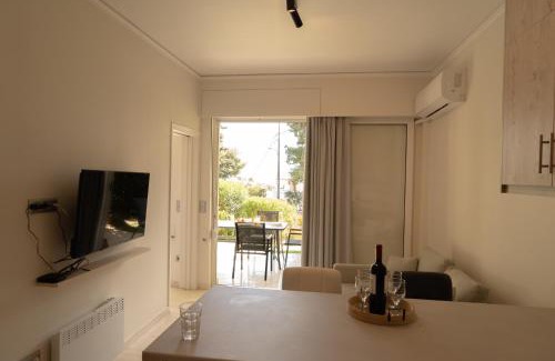 Vouliagmeni Apartment | Palm & Pearl Apartment