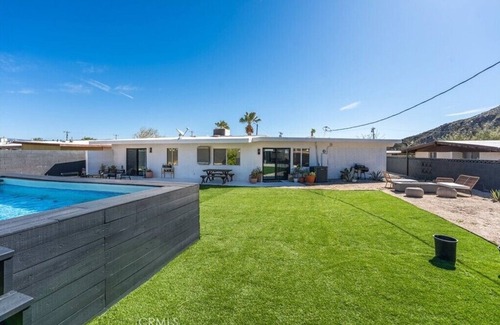 Palm Springs House | Palm Springs Paradise: Your Chic Desert Escape