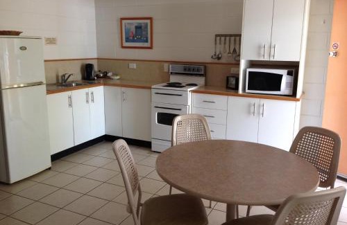 Bowen Apartment | Palm View Holiday Apartments