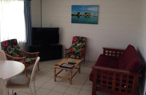 Bowen Apartment | Palm View Holiday Apartments
