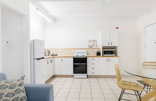 Bowen Apartment | Palm View Holiday Apartments