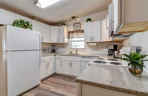 Palmetto House | Palmetto Point - 2 Bed, 2 Bath, 55+ Community. 85-day minimum stay