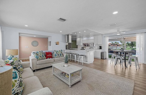 Caloosahatchee House | Palmetto Sunset Heated Saltwater Pool SE Cape
