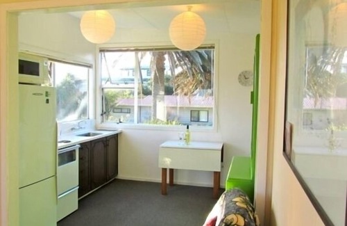 Waitarere Beach House | Palms Bach - Waitarere Beach Bach