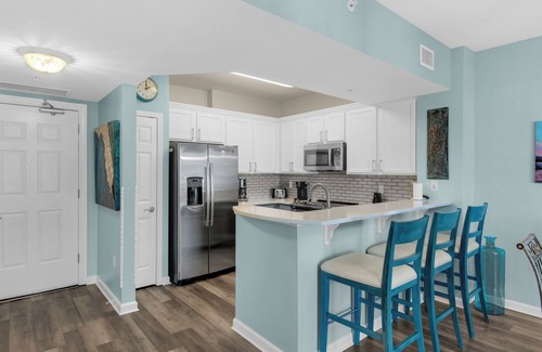 Fort Walton Beach - Destin Condo | Palms Resort 2813: 2br, Pools, Courts, Gulf Views & Minutes to Beach!