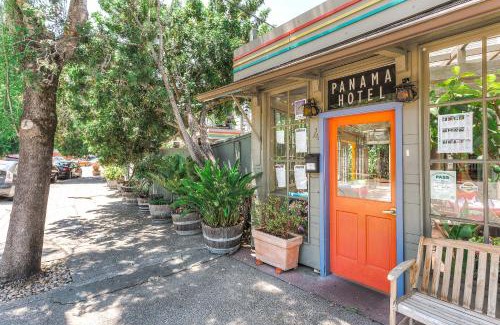 Picnic Valley Hotel | Panama Hotel and Suites