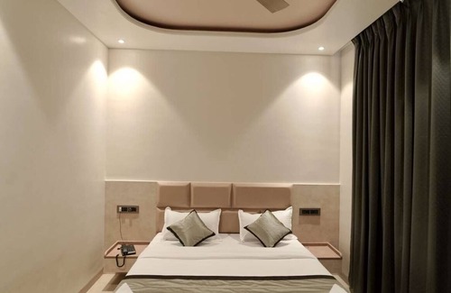 Pandharpur Hotel | Pandharipuram Palace