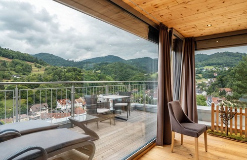Buehlertal Apartment | Panorama Nature Room 'Bird's Nest' with Stone Pine Wood, Panoramic View and Air Conditioning