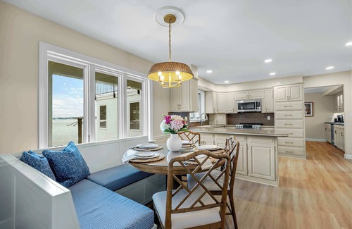 Rocky Mount House | Panoramic Paradise – Lakefront Home for 15 w/Game Room, Pool