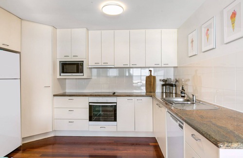 Point Lookout Apartment | Panoramic views from this beautiful unit set high on the hill overlooking.