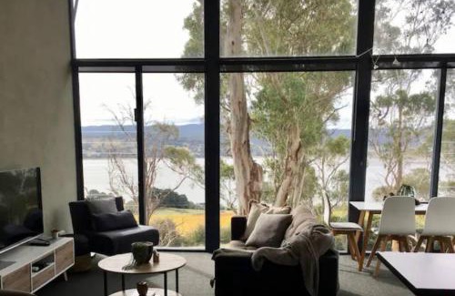 Grindelwald Apartment | Panoramic views from your stunning 'Treehouse'