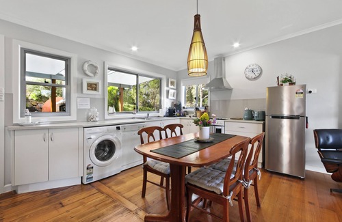 Metung House | Panoramic views of Chinaman’s Creek Valley