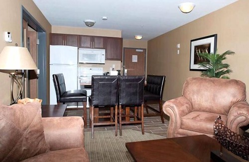 Valleyview Hotel | Paradise Inn & Suites Valleyview