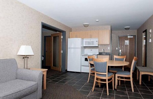 Valleyview Hotel | Paradise Inn & Suites Valleyview