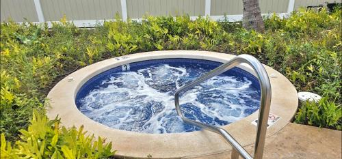 Makaha Valley House | Paradise Ohana Ocean View Oasis with community Pool, Spa, Gym and Rec Area with PingPong, Air Hockey and Foosball