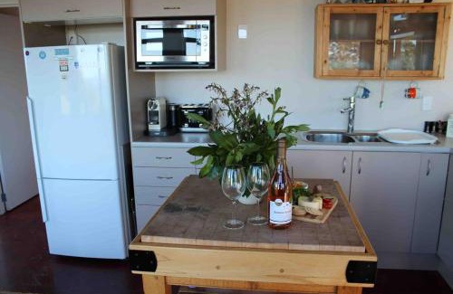 Tuateawa House | Paradise on the Hill