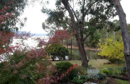 Jamieson House | Paradise Retreat Lakehouse