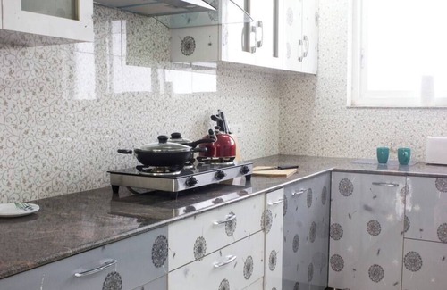 Sushant Lok Apartment | Parfait Street 3Bhk Service Apartment Near Fortis