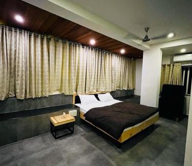 Dindori Hotel | Parijat NX Rooms & Stays