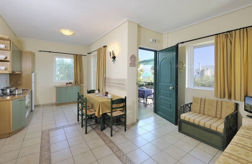 Aipeia House | Paris Village