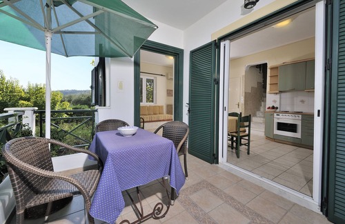 Aipeia House | Paris Village