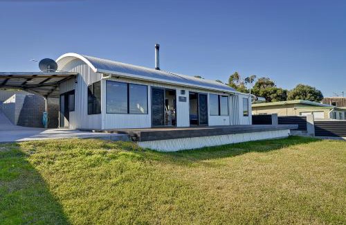 Dodges Ferry House | Park Beach Retreat